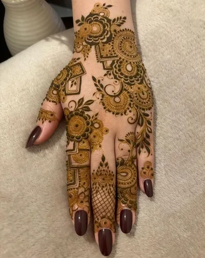 Rinku Mehandi Designer