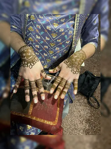 Kashika mehndi artist