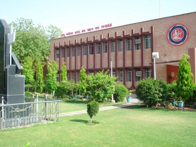 Lachoo Memorial College